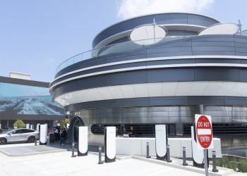 Tesla Supercharger Diner : un menu et des prix qui vont vous étonner !