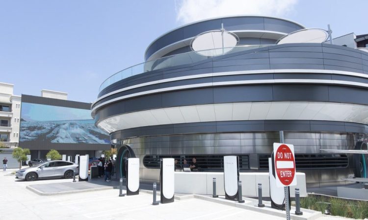 Tesla Supercharger Diner : un menu et des prix qui vont vous étonner !