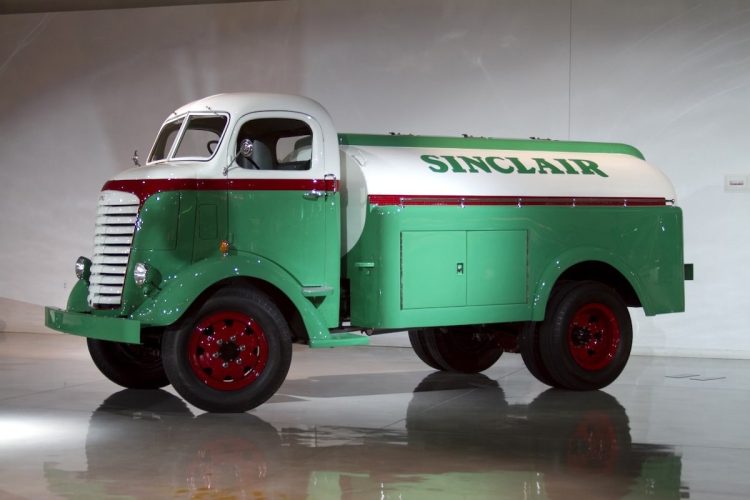 La fin du rationnement de l’essence, il y a 80 ans, a bouleversé l’avenir de l’automobile américaine !