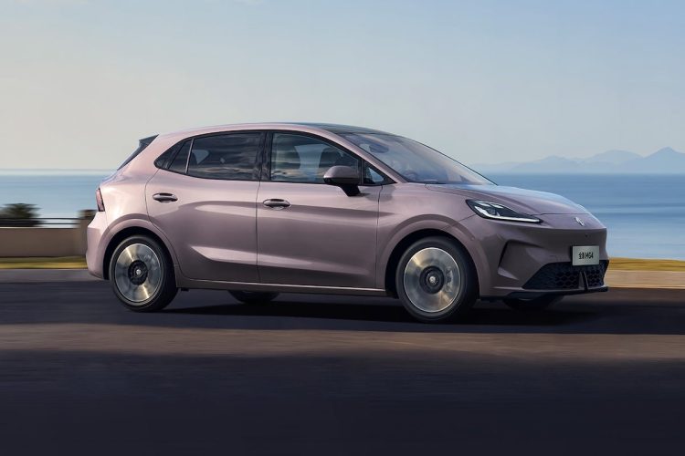 La nouvelle MG4, un choc : 4 fois moins chère qu’un Tesla Model Y !