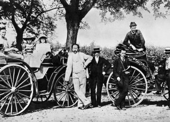 Les premières plaques d’immatriculation à Paris : un tournant marquant dans l’histoire automobile, 132 ans plus tard !