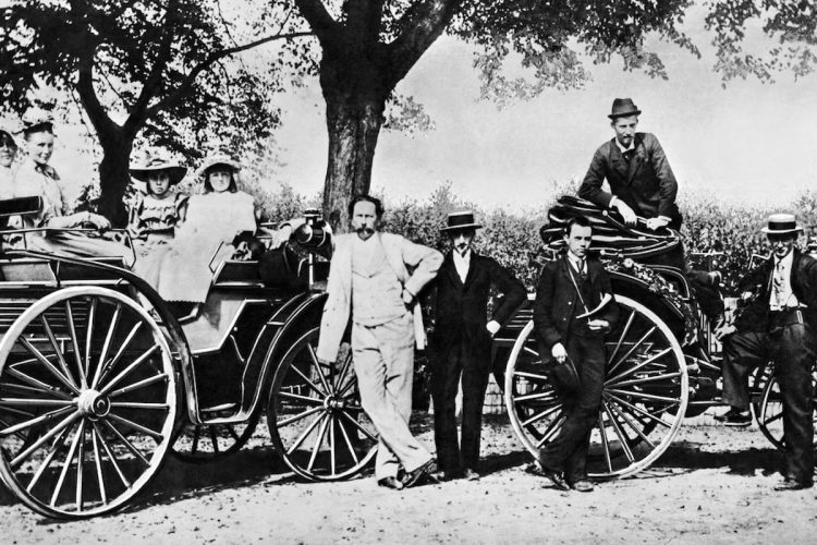 Les premières plaques d’immatriculation à Paris : un tournant marquant dans l’histoire automobile, 132 ans plus tard !