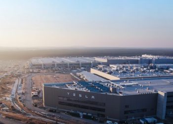 Un incendie au Giga Berlin de Tesla : miracle sans blessés ni dommages environnementaux !