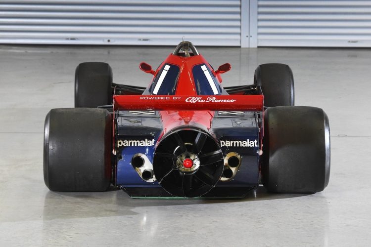 L’arrière du Tesla Roadster pourrait bien vous étonner par son design futuriste !