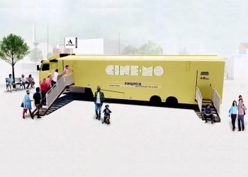 Une séance de cinéma dans le camion CANAL+ : un moment inattendu qui va vous surprendre !