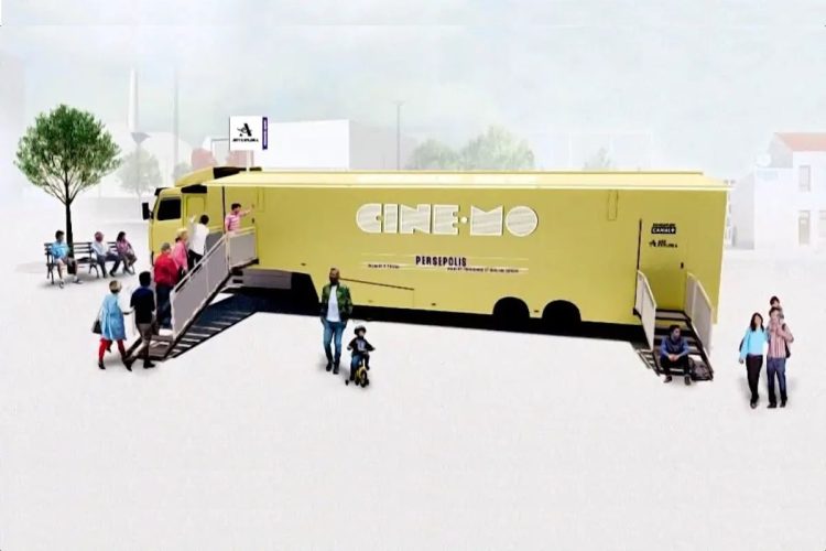 Une séance de cinéma dans le camion CANAL+ : un moment inattendu qui va vous surprendre !