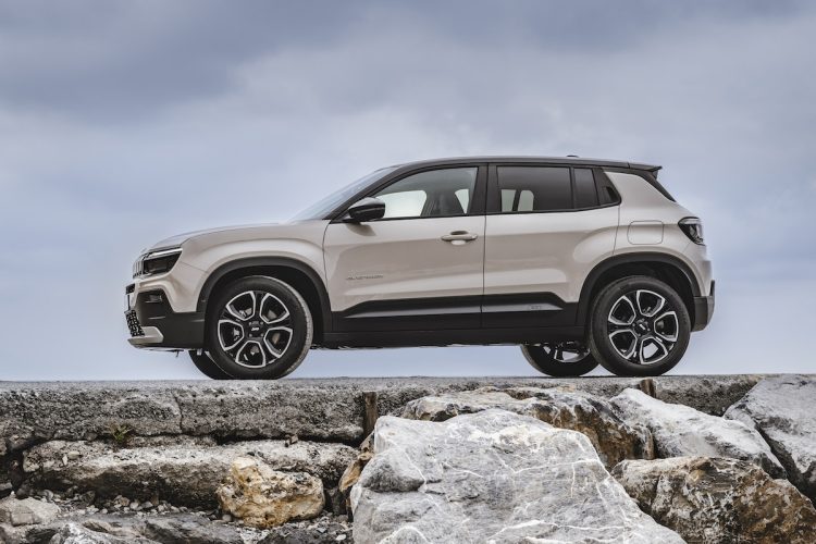 Le Jeep Avanger électrique voit son prix chuter de 3000 euros : une offre à ne pas manquer !