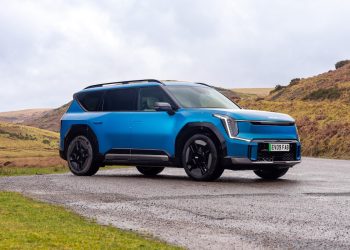 KIA EV9 : une batterie plus petite mais une puissance qui surprend, et le prix qui suit la tendance à la baisse !