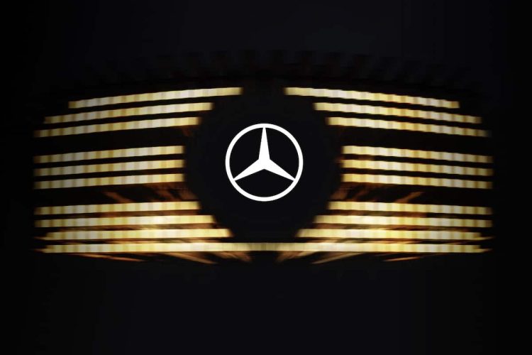 Les LED vont-elles vraiment supplanter le chrome sur les calandres des Mercedes ?
