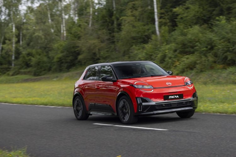 La Nissan Micra en rouge pourrait bien vous surprendre avec son look incroyable !