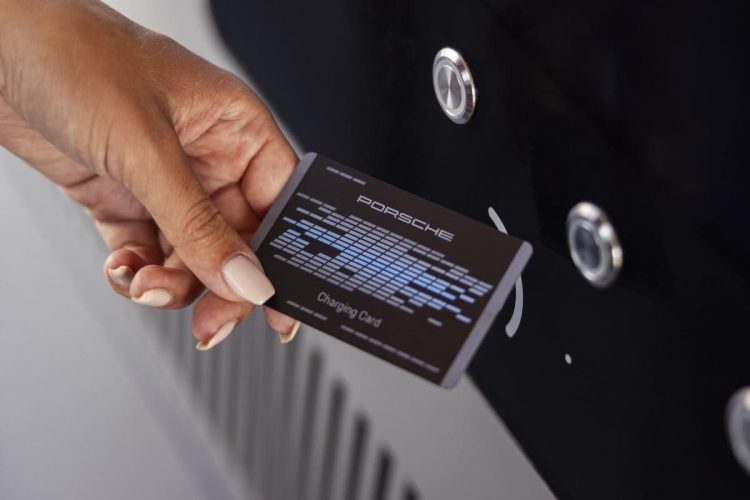 La carte de recharge Porsche : le secret du chic ultime que vous ne soupçonniez pas !