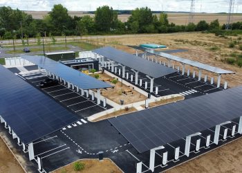 Une méga station de Superchargers Tesla ouvre en France : une surprise pour les conducteurs !