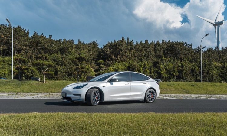 Une Tesla Model 3 dépasse les 400 000 km avec la batterie et le moteur d’origine : un exploit à couper le souffle !