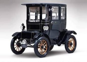 La première voiture solaire, un rêve d’hier qui pourrait changer notre avenir aujourd’hui !