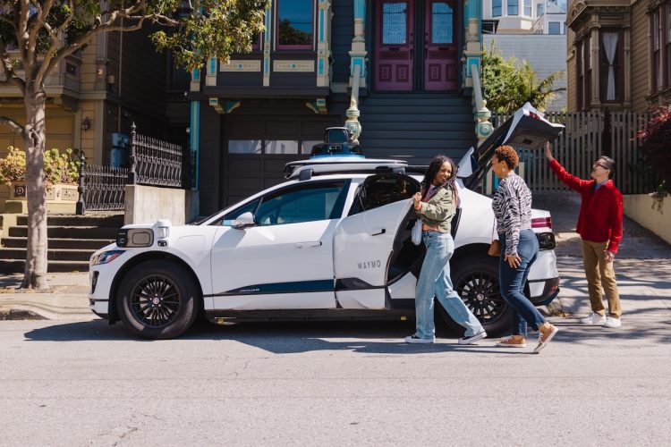 Waymo balaie Tesla et lui rappelle ses leçons oubliées !