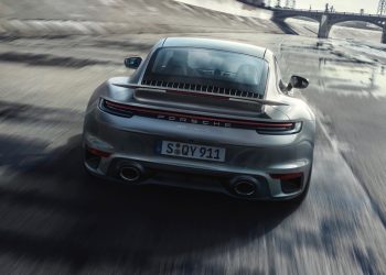 Porsche surprend avec une 911 Turbo S hybride et un tout nouveau SUV thermique !