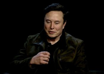 Elon Musk exprime des inquiétudes alarmantes sur le contrôle de Tesla face aux actionnaires activistes.