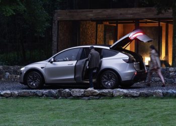 La Tesla Model Y L Robotaxi : un concurrent redoutable à 47 000 dollars pour Waymo !