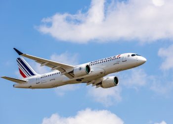 Un Airbus d’Air France vole à moitié vert : un mystère entre Mirabel et Paris qui intrigue !