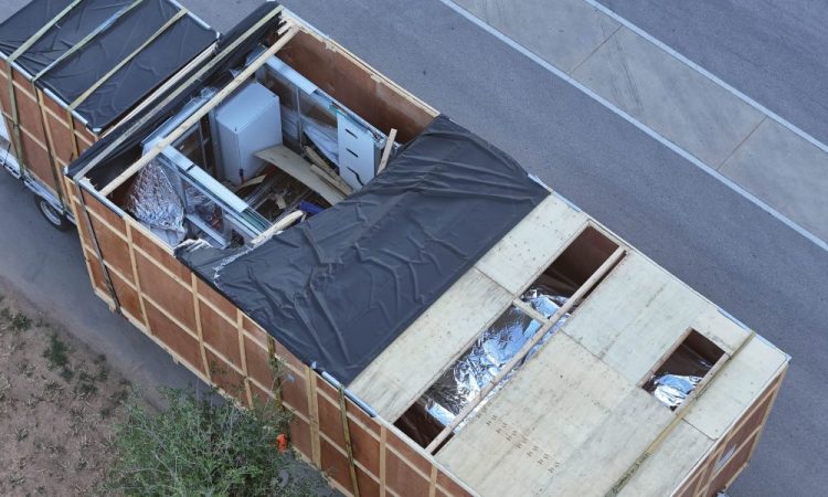 Des équipements de Tesla Cybercab débarquent en masse à Giga Texas : préparez-vous à une surprise !