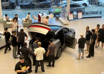 La Tesla Model Y L attire les foules dans les magasins de Chine : qu’est-ce qui fascine autant ?