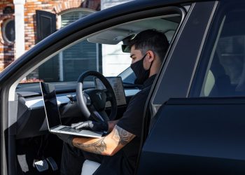 Découvrez comment Tesla révolutionne son service client avec une astuce ingénieuse !