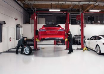 Elon Musk prend une décision audacieuse pour le service Tesla : préparez-vous à être surpris !