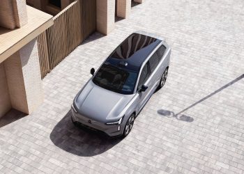 Le Volvo EX90 franchit le cap des 800 Volts : une recharge ultra-rapide qui va changer la donne !