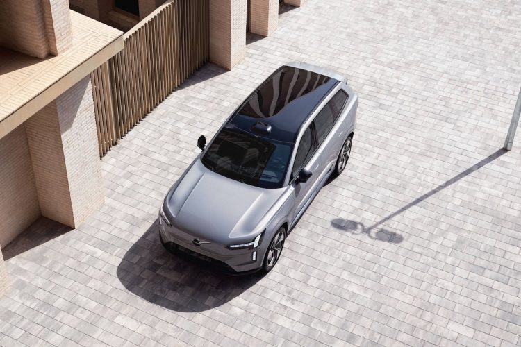 Le Volvo EX90 franchit le cap des 800 Volts : une recharge ultra-rapide qui va changer la donne !