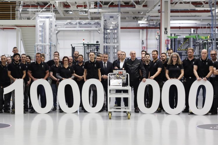 Renault frappe fort : un millionième moteur électrique alors que Stellantis peine à avancer !