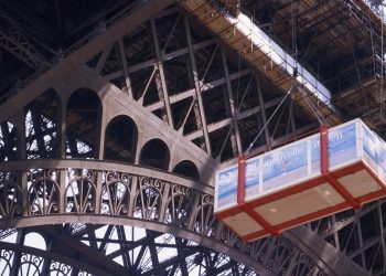 La BX de Citroën : un tournant inoubliable sous la Tour Eiffel, 43 ans après !