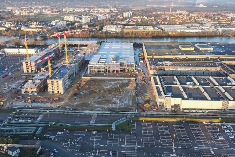 Chômage forcé : 2 000 salariés de Stellantis à Poissy face à l’incertitude !