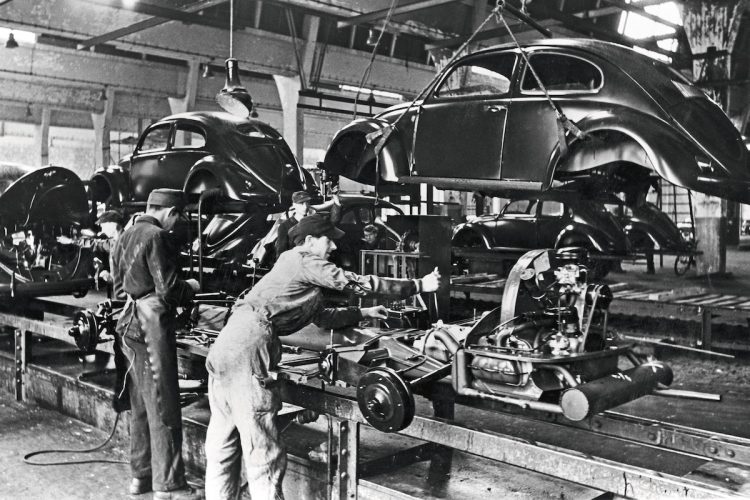 La surprenante restitution de Volkswagen aux allemands par les anglais, 76 ans plus tard !