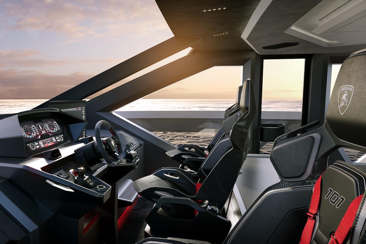 Intérieur du Lamborghini Tecnomar 101FT