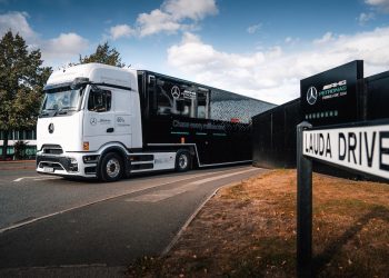 Le Mercedes eActros 600 entre dans l’arène de la Formule 1 : un choc inattendu !