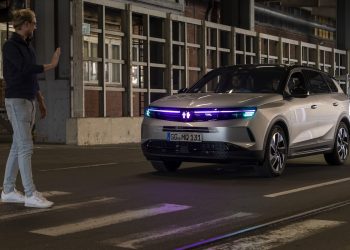 Opel transforme l’expérience automobile : des voitures qui chuchotent aux piétons !