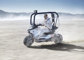 BMW relance le scooter : pourquoi se passer de casque pourrait tout changer !