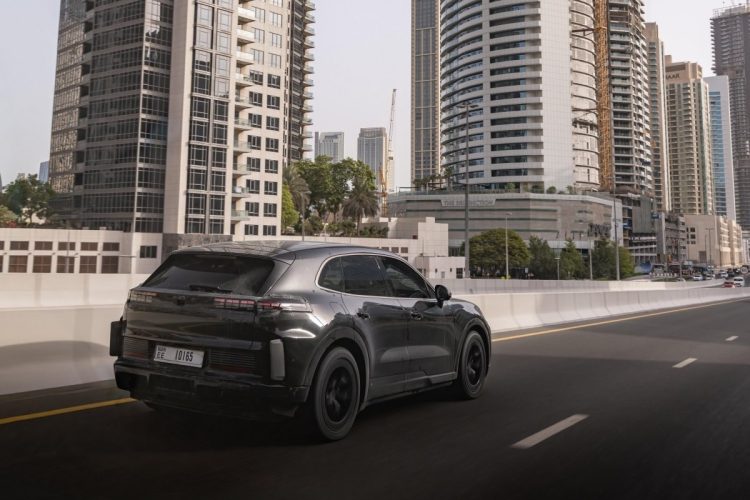 Porsche Cayenne électrique : comment l’IA a bouleversé les économies de la marque !