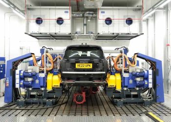 Jaguar Land Rover en crise : l’impact d’une cyberattaque qui paralyse l’entreprise !