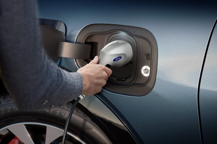 Recharge illimitée à 1€ par jour : l’électrique, une solution miracle ou un piège ?