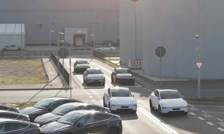 Tesla déploie pour la première fois l’FSD non supervisé en Europe : une surprise inattendue !