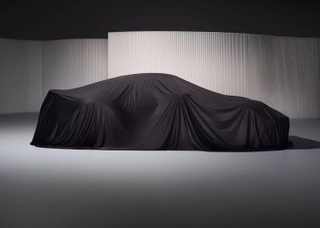 Ce que Porsche dissimule sous ce voile va vous surprendre !