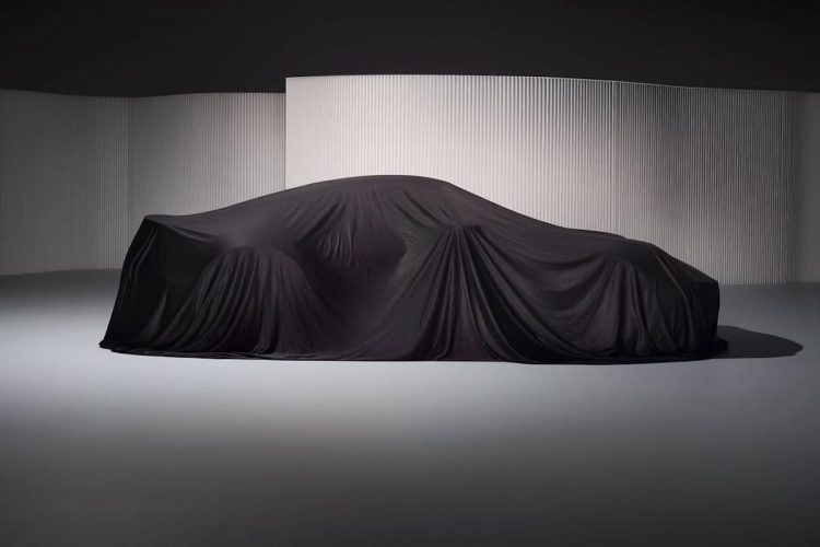 Ce que Porsche dissimule sous ce voile va vous surprendre !