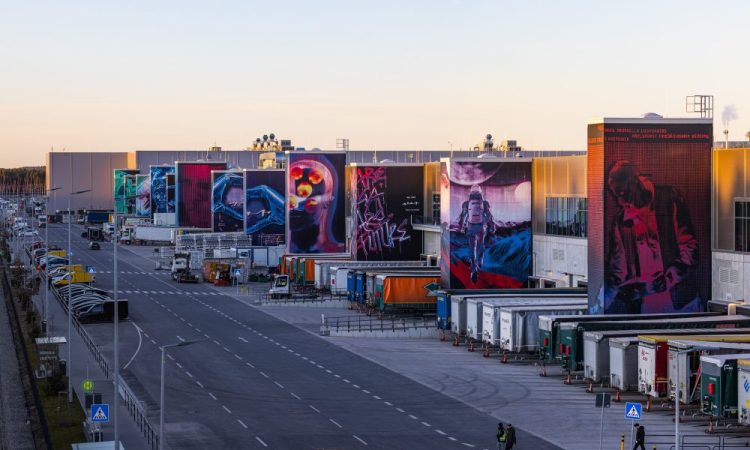 La colère des syndicats allemands contre Tesla pour des primes, des barres santé et des chaussettes Giga Berlin !