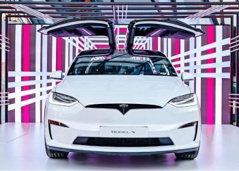 Tesla lance une fonction révolutionnaire pour sauver la vie des enfants en Europe !
