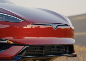 Une fonction emblématique de Tesla menacée d’interdiction dans l’un de ses plus grands marchés ?