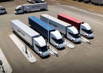 La nouvelle collaboration entre Tesla et Uber fait trembler la concurrence alors que le Semi s’impose sur le devant de la scène.