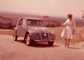 La 2CV de Citroën : une voiture du peuple française célébrée 77 ans après son lancement, êtes-vous prêt à la redécouvrir ?