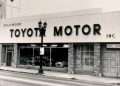 Toyota : Un voyage incroyable en Amérique qui a révolutionné l’automobile il y a 68 ans !