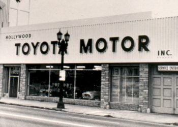 Toyota : Un voyage incroyable en Amérique qui a révolutionné l’automobile il y a 68 ans !